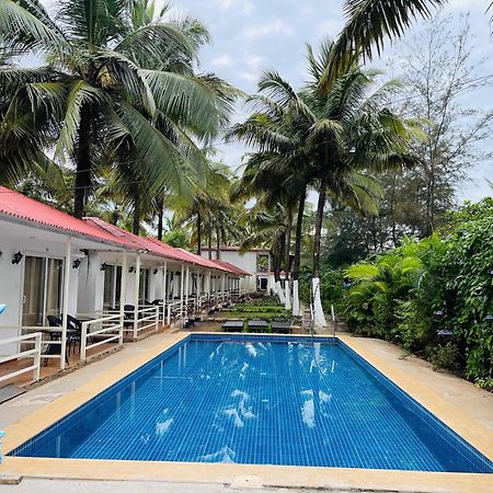 Arabian Sea Beach Resort Morjim Buitenkant foto