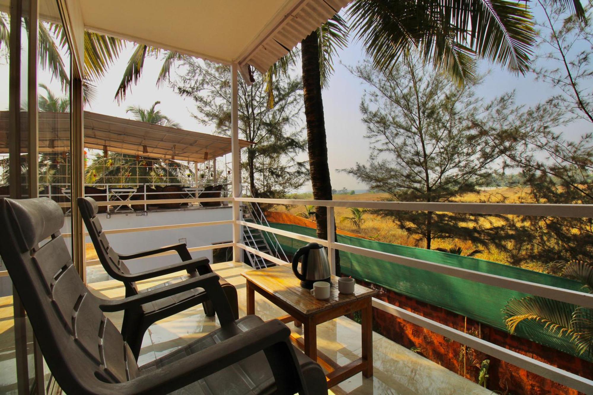 Arabian Sea Beach Resort Morjim Buitenkant foto
