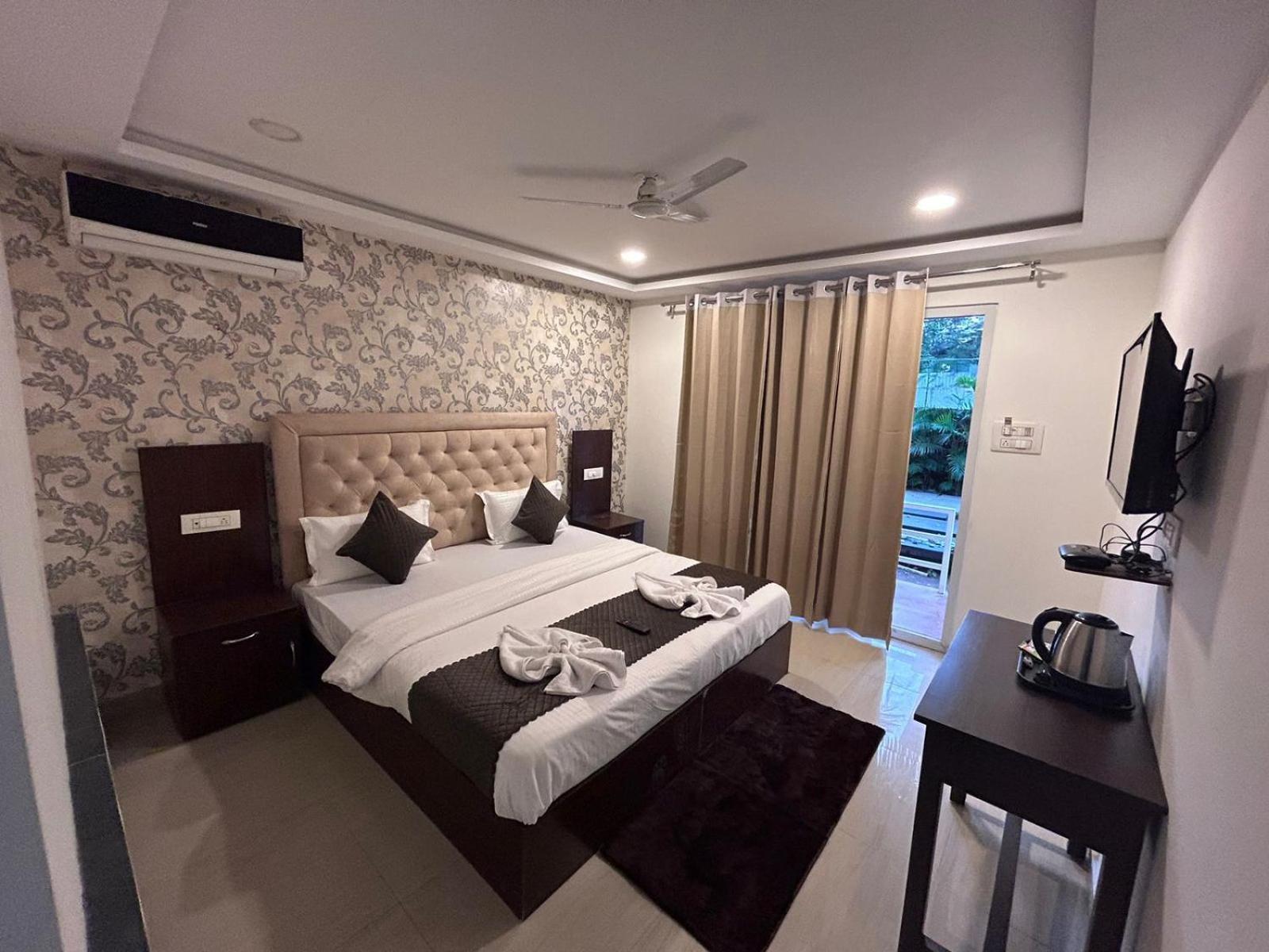 Arabian Sea Beach Resort Morjim Buitenkant foto