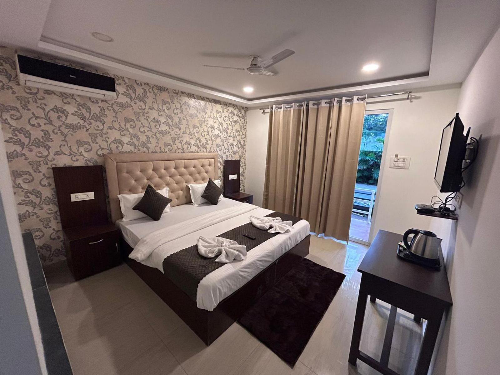 Arabian Sea Beach Resort Morjim Buitenkant foto