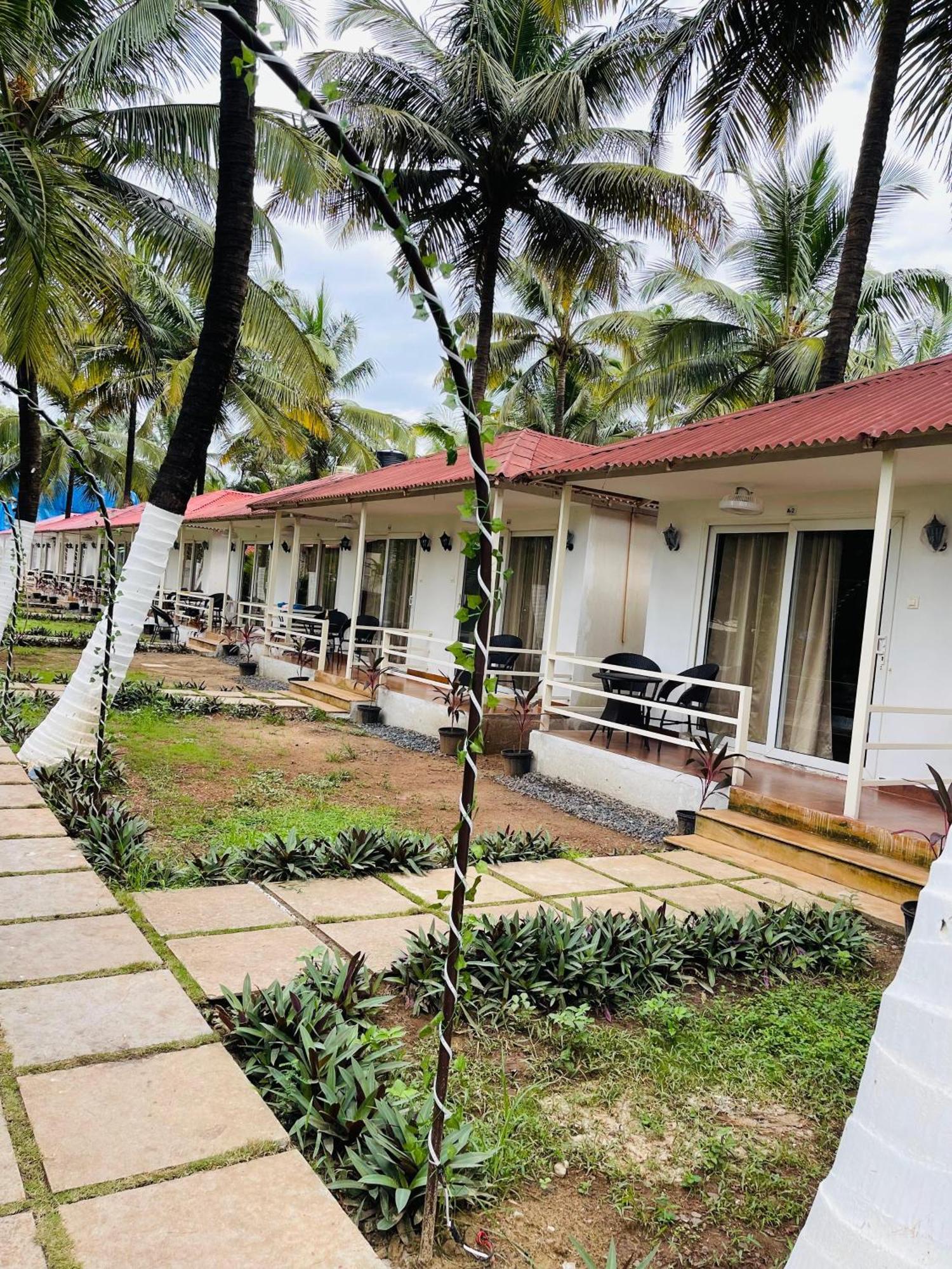 Arabian Sea Beach Resort Morjim Buitenkant foto