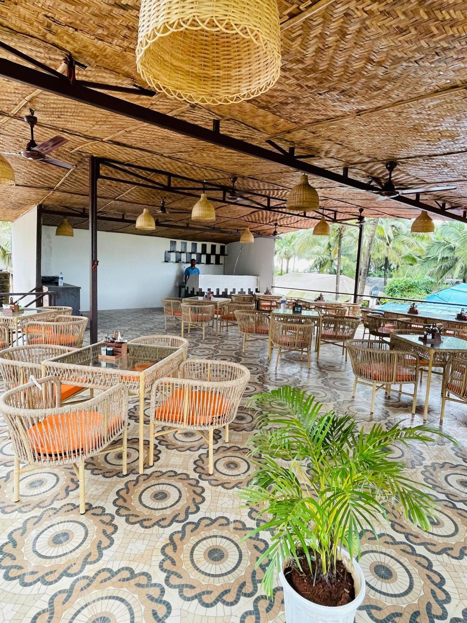 Arabian Sea Beach Resort Morjim Buitenkant foto