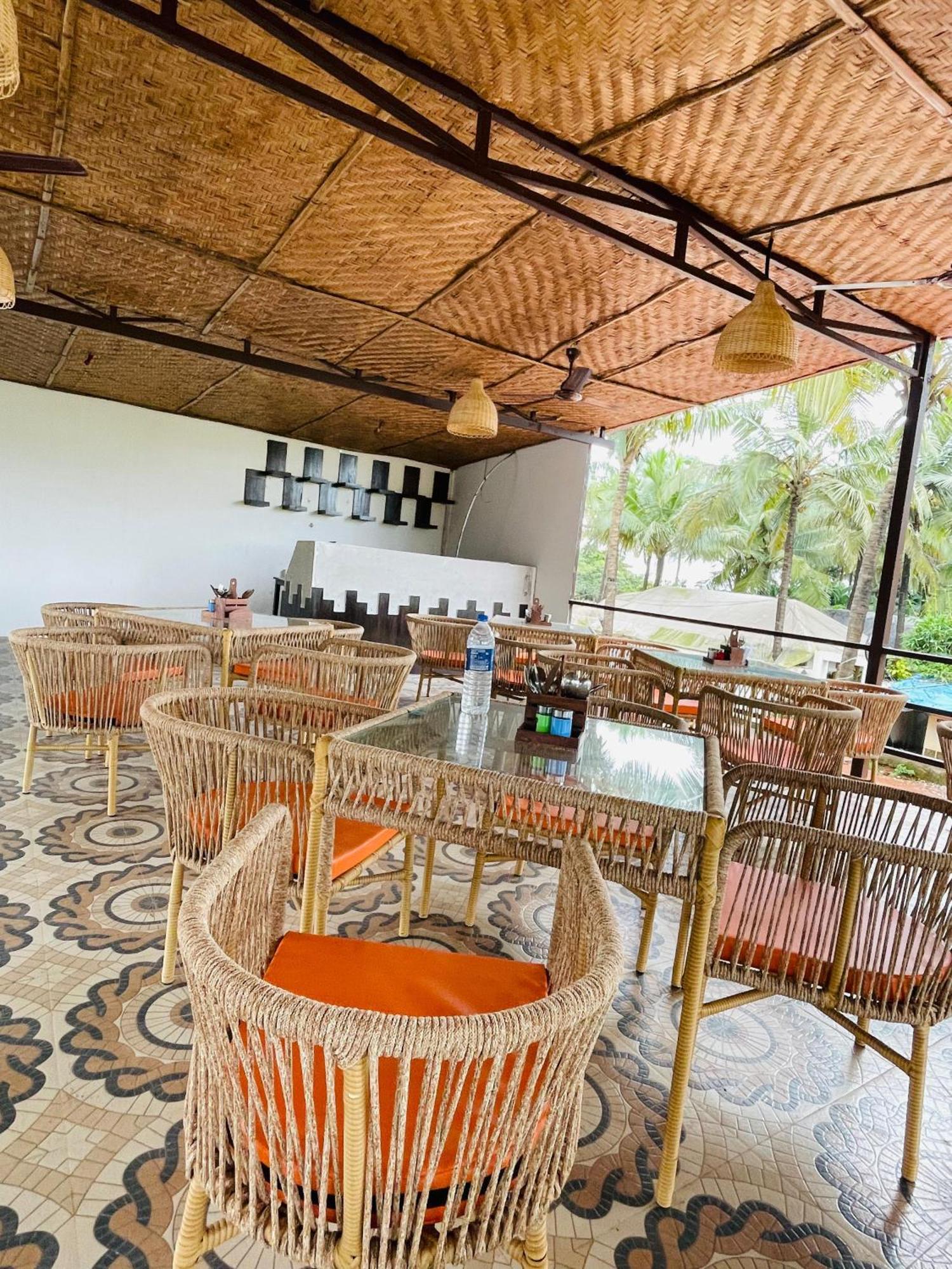 Arabian Sea Beach Resort Morjim Buitenkant foto