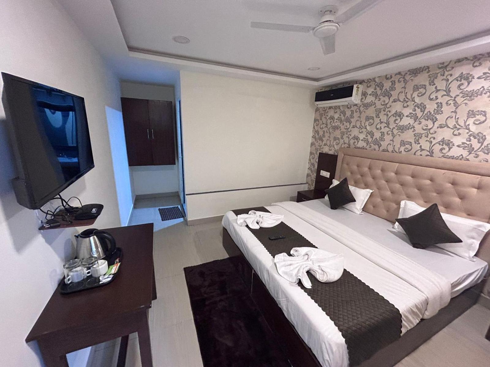 Arabian Sea Beach Resort Morjim Buitenkant foto