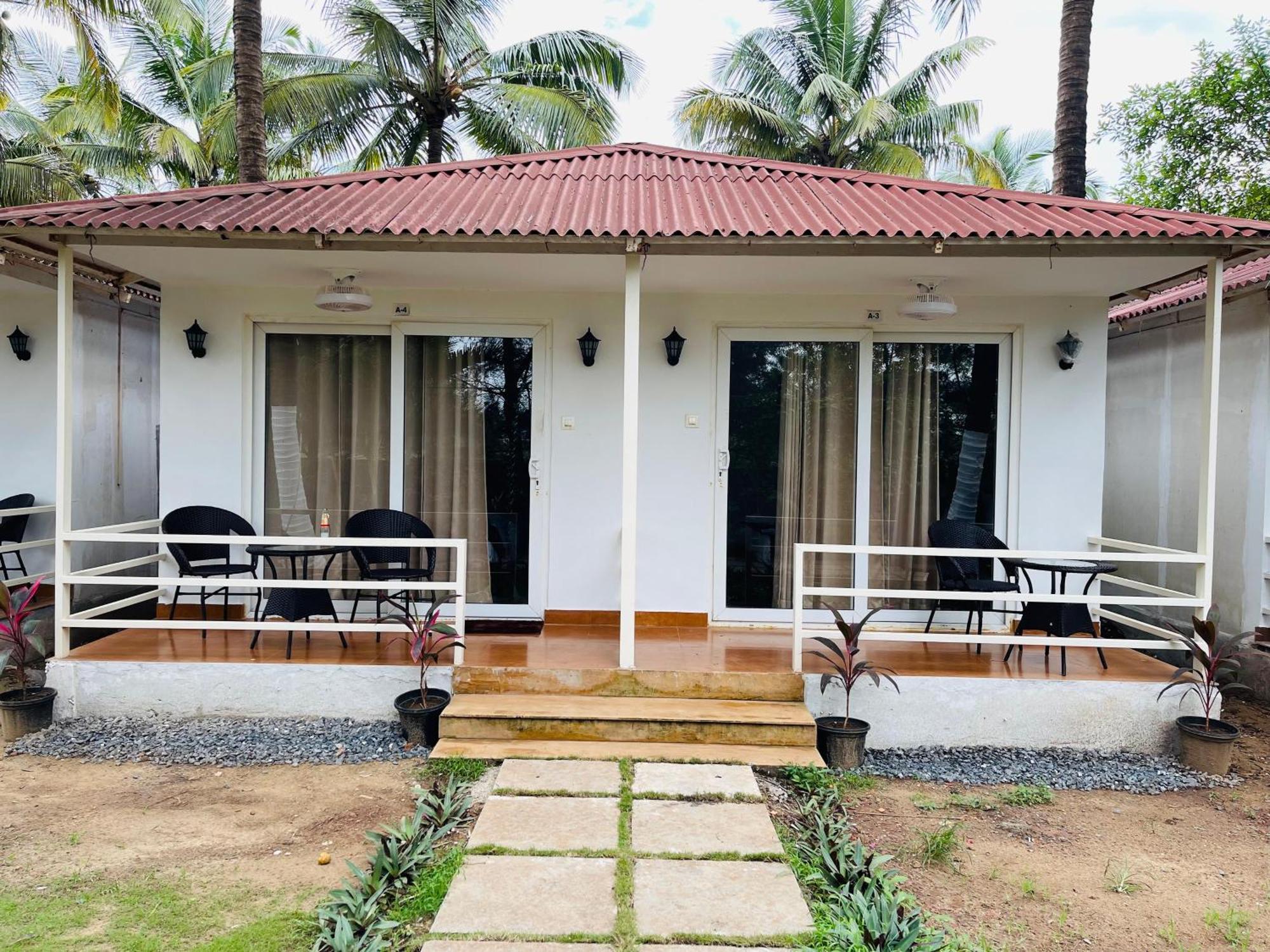 Arabian Sea Beach Resort Morjim Buitenkant foto