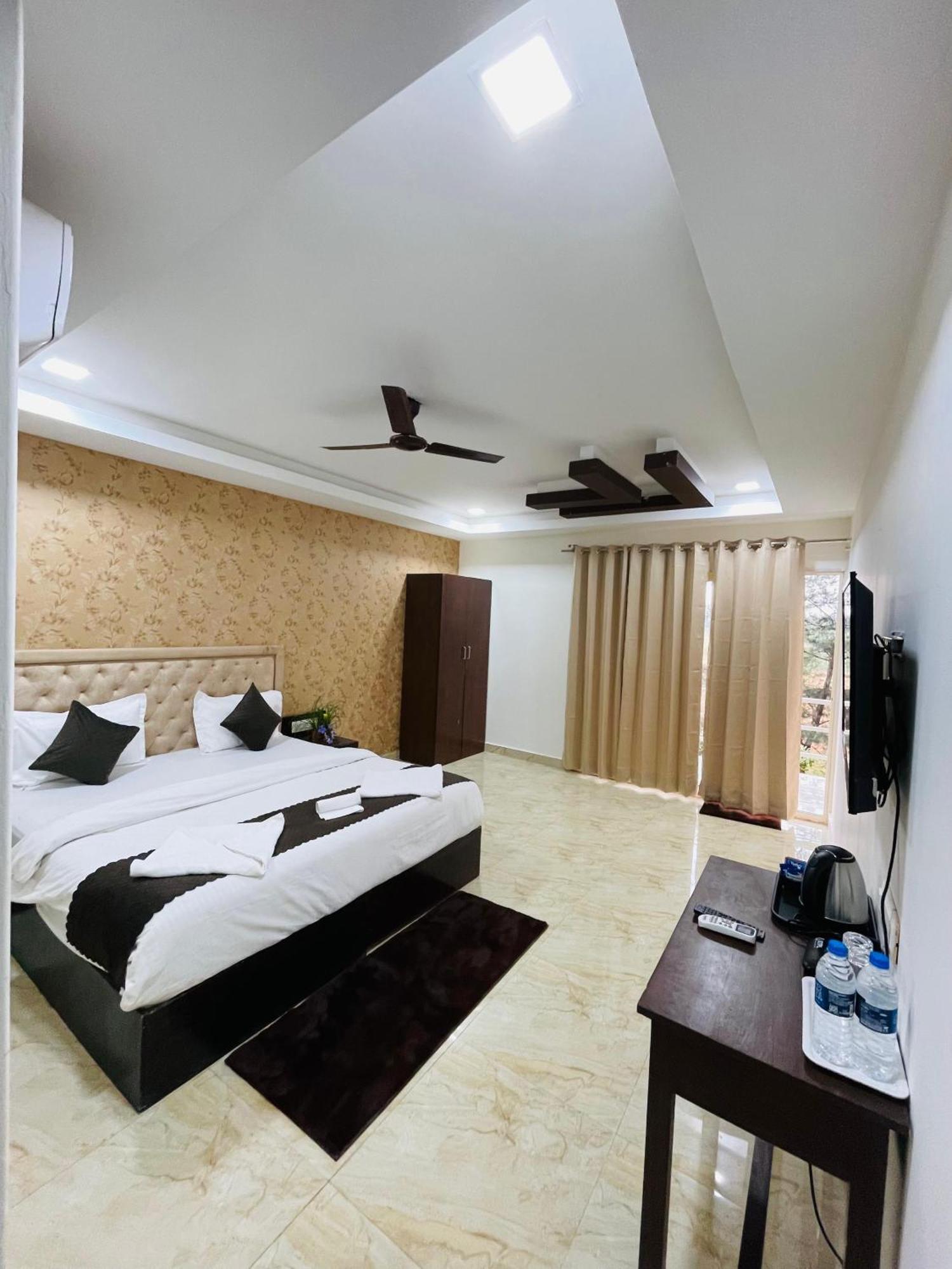 Arabian Sea Beach Resort Morjim Buitenkant foto