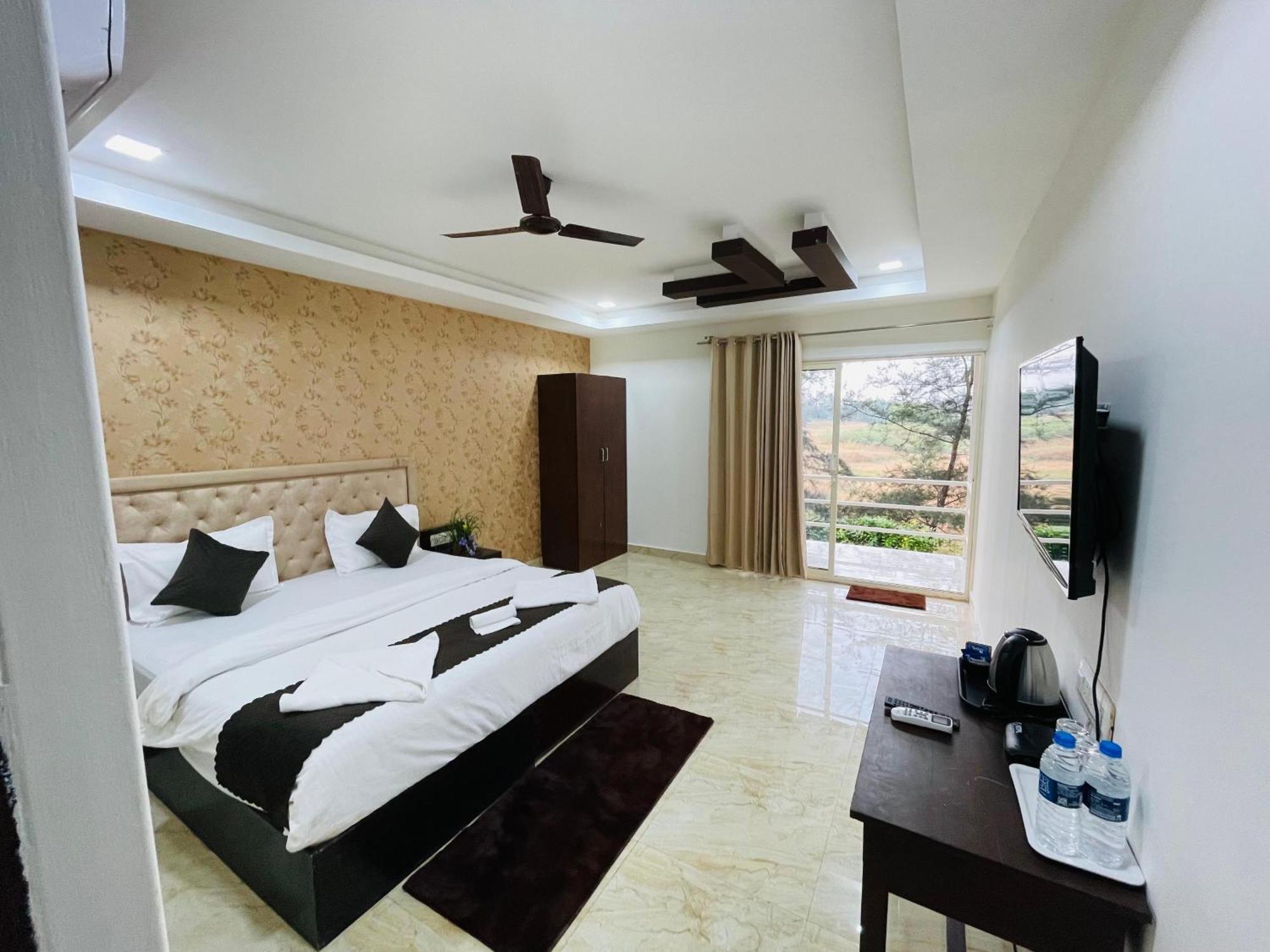 Arabian Sea Beach Resort Morjim Buitenkant foto